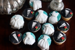 Bride and Groom cupcakes - Wedding Cake